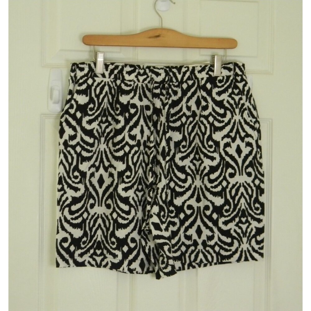 Soho Apparel Balck White Shorts Leightweight Summer Beach Pockets NWT